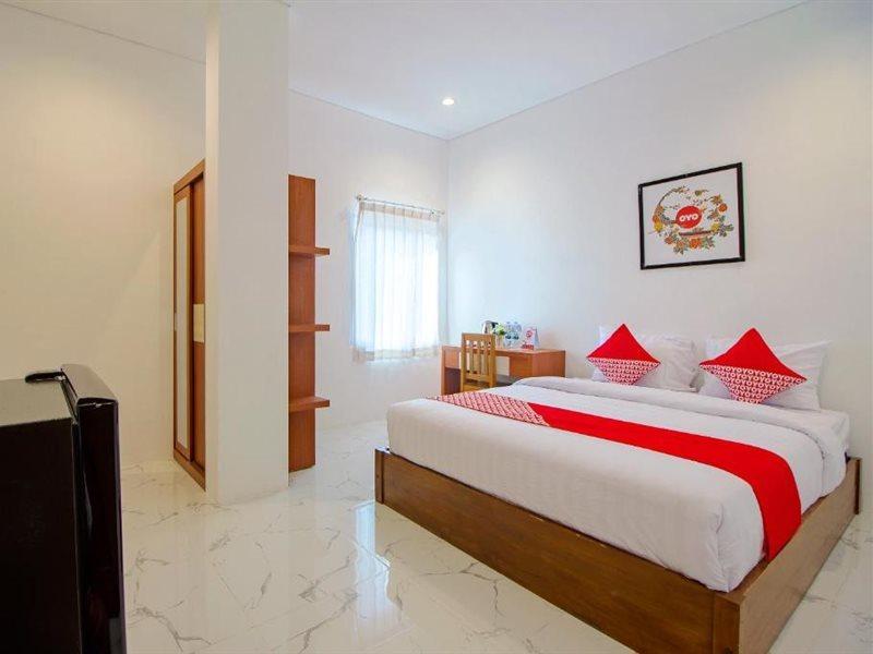 Super Oyo 13I9 88 Exclusive Guesthouse Kejayan Buitenkant foto