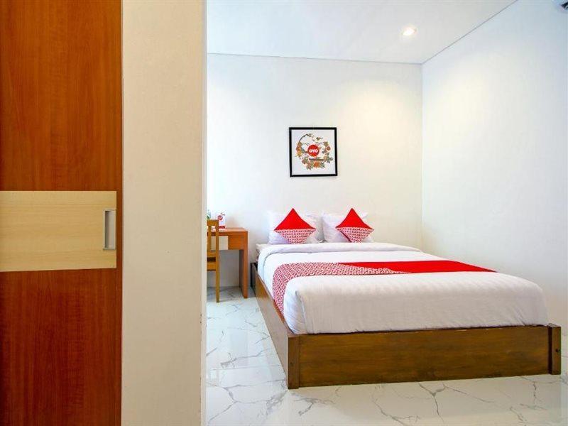 Super Oyo 13I9 88 Exclusive Guesthouse Kejayan Buitenkant foto