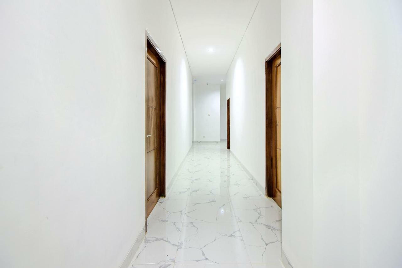 Super Oyo 13I9 88 Exclusive Guesthouse Kejayan Buitenkant foto