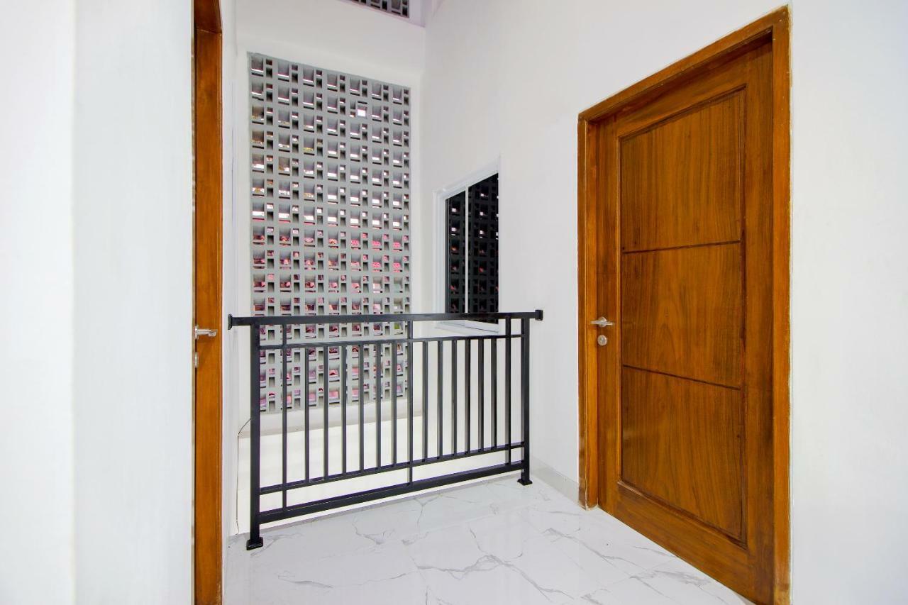 Super Oyo 13I9 88 Exclusive Guesthouse Kejayan Buitenkant foto