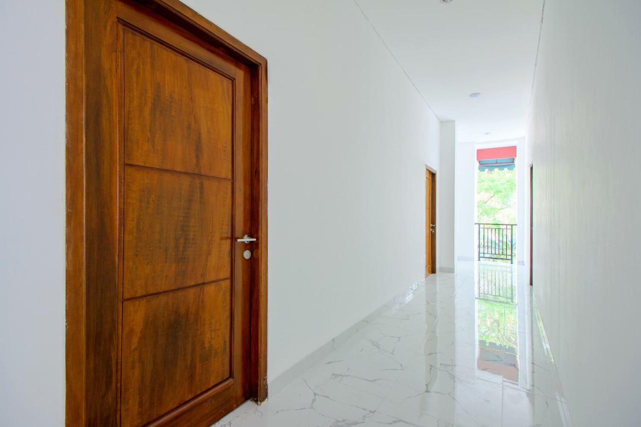 Super Oyo 13I9 88 Exclusive Guesthouse Kejayan Buitenkant foto