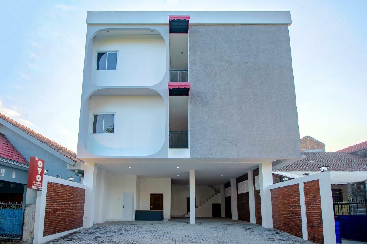 Super Oyo 13I9 88 Exclusive Guesthouse Kejayan Buitenkant foto